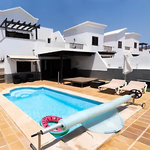 https://beautiful-and-luxurious-villa-with-heated-pool-and-free.in-canary-islands.com